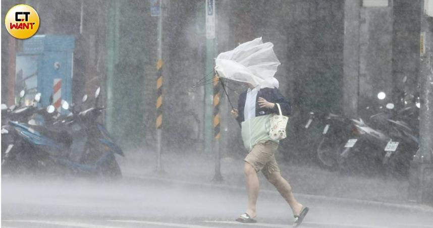颱風假新標準7月上路。（示意圖／劉耿豪攝）