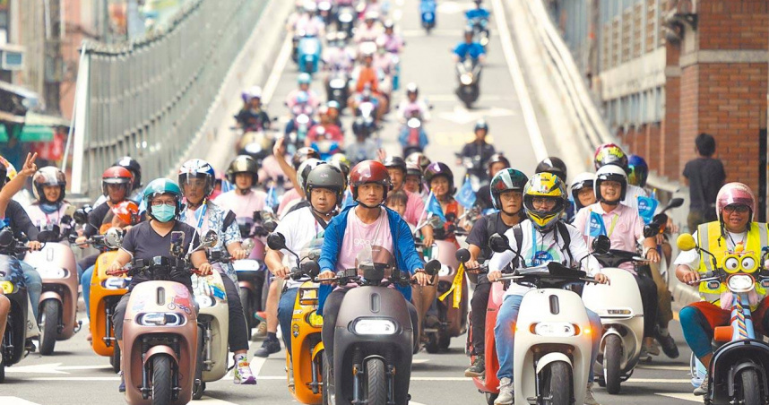 有網友不解年薪300萬工程師為何騎車上班，許多竹科人紛紛點出背後原因。（示意圖／報系資料照）