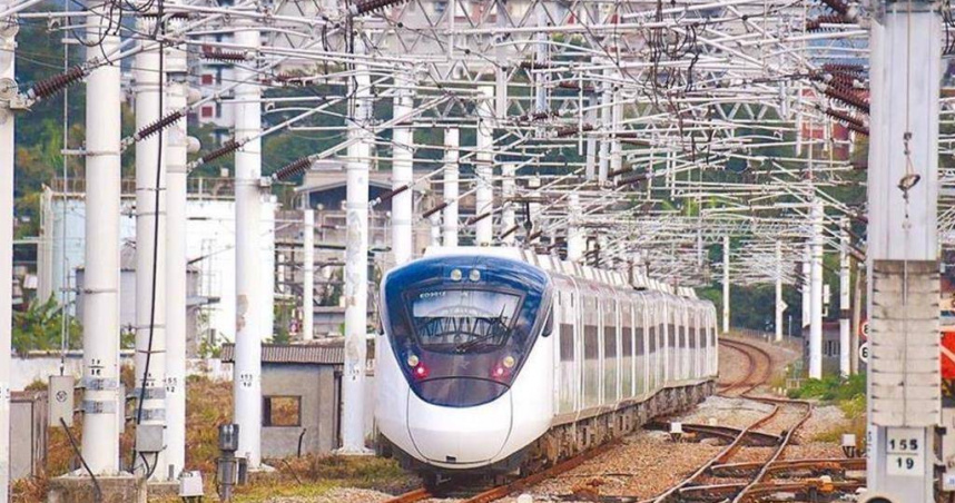 台鐵加開投票疏散車次，卻發生車長交接找無人狀況，台鐵將究責。（圖／報系資料照）
