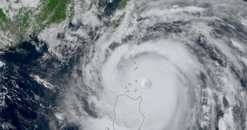 「未來12小時」樺加沙颱風達巔峰狀態。（圖／翻攝自氣象粉專「台灣颱風論壇｜天氣特急」）