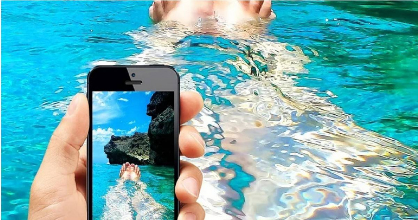 愛爾蘭一名三子母親在浴缸中使用充電手機時遭電擊不治示意。（圖／Pixabay）