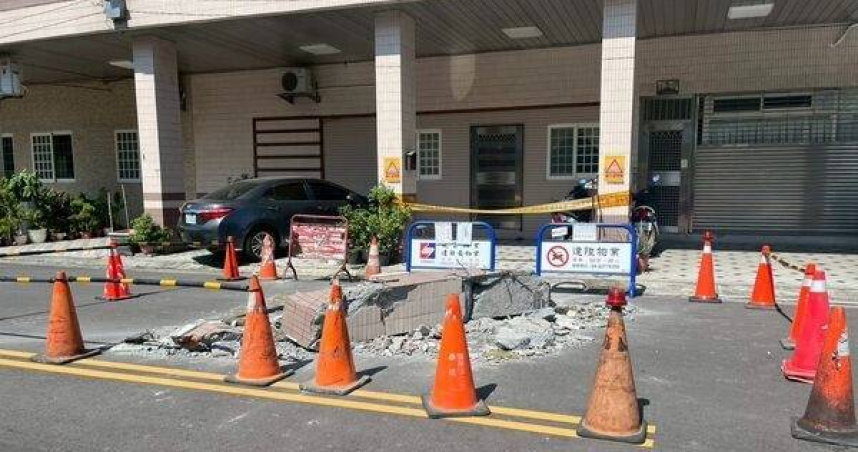 太平老社區2噸陽台墜落砸街，居民凌晨驚醒逃命。（圖 ／翻攝畫面）