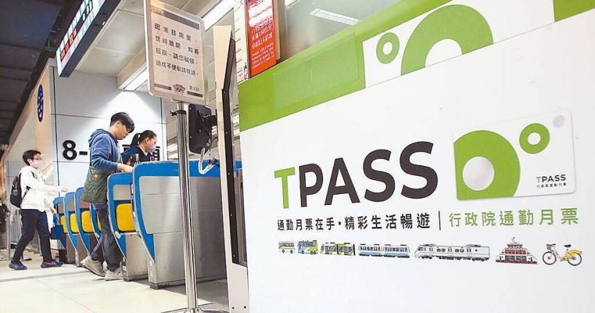 總統府副秘書長何志偉長期推動的TPASS通勤月票，在桃園市民的認同與支持度超過八成。（圖／報系資料照）