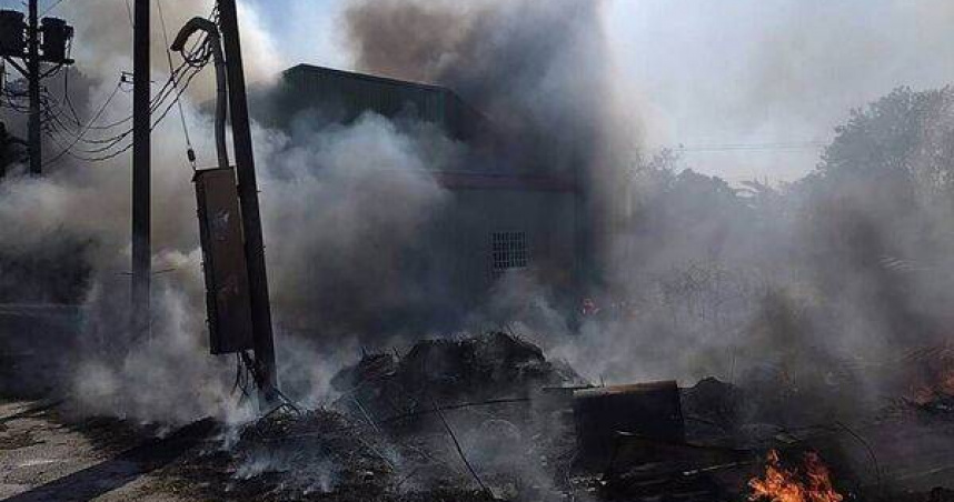 黑煙直衝天際嚇壞路人！彰化花壇「誤報民宅火警」真相曝光。（圖 ／翻攝畫面）