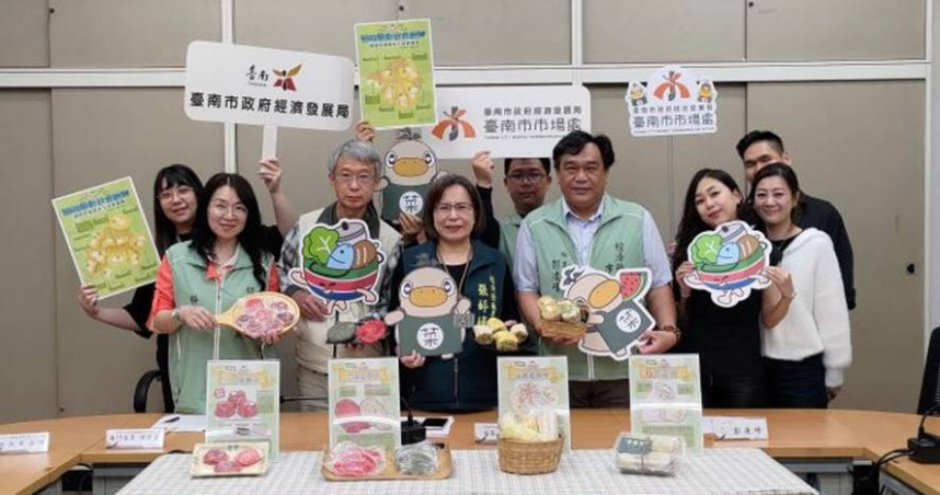 臺南市長黃偉哲與市府團隊宣傳寒食節應景美食。（圖／臺南市政府提供）