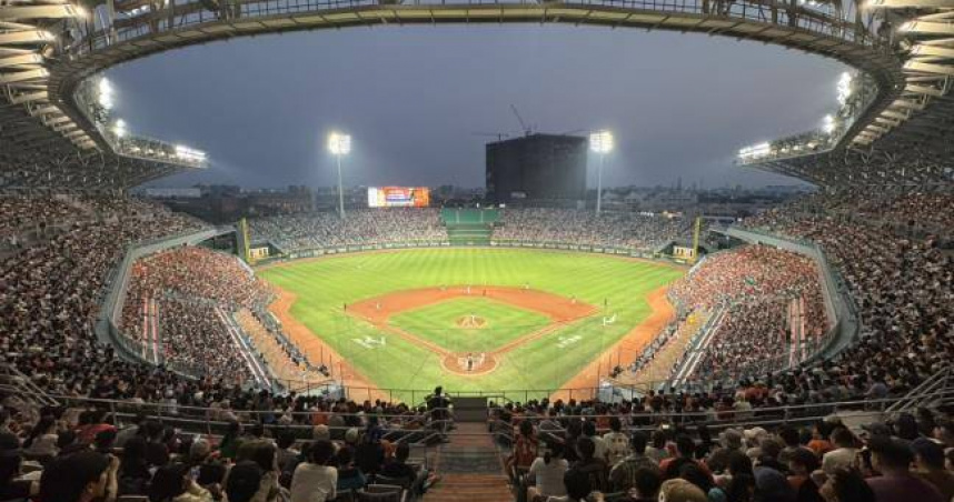 中華職棒統一7-ELEVEn獅上月29日才在台南亞太國際棒球訓練中心主球場舉行開幕戰。（圖／台南市政府）