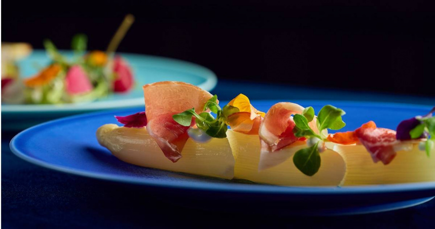 「Theorie Theory」推出春季新菜單，圖為歐洲白蘆筍佐拜雍火腿。（圖／業者提供）