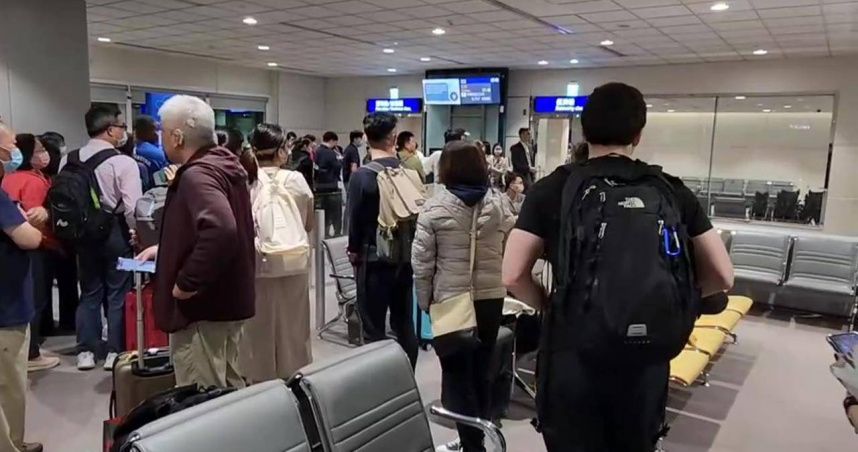 大部分航空公司都會開放攜帶小孩的乘客優先登機。圖僅示意，與本新聞無關。（圖／民視新聞資料照）