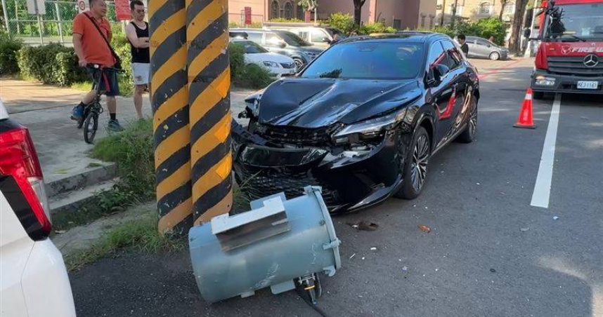 高雄仁武變壓器爆炸墜落砸車！釀28戶停電　台電曝事故原因