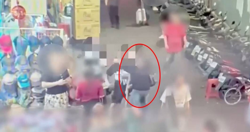 艋舺夜市爆鬥毆！不滿喝酒沿路咆哮　肖年8+9怒打老8+9全遭辦