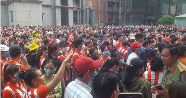 不滿放無薪假! 越南勞工上街頭抗議要求復工