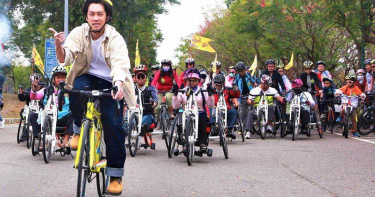 自行車死傷事故連年攀升 騎士非行人應保持安全距離5公尺