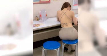 超殺美背妹玩刮刮樂 老司機神出本尊是D奶爆乳妹