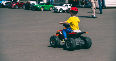 以為馬力歐賽車?9歲童「偷車鑰匙上國道」 目擊者看傻了