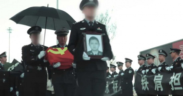 父親緝毒殉職!他長大也當警察「辦案時犧牲」 5歲女兒每天傳訊:何時回家陪我
