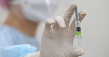 接種高端再傳1人死亡，一名41歲男昨天「早上打下午就走了」。（圖／中國時報陳俊吉攝影）