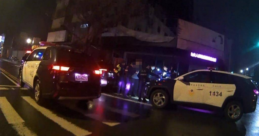 台南市安平區1家酒店日前凌晨發生1名酒客滋事，警方前往查處時，發現傅姓酒客竟是保5總隊警員。（圖／讀者提供／程炳璋台南傳真）