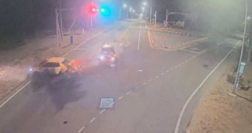 金門1名男子酒駕追撞計程車，導致2車駕駛頭部皆受傷送醫，所幸並無大礙。（圖／翻攝畫面）