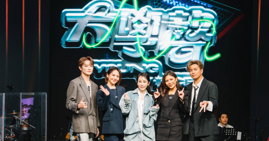 左起阿沁、梁文音、温嵐、艾怡良、蕭景鴻輪番與選手們炸翻全場。（圖／踢帕娛樂提供）