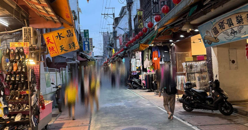 新莊廟街逐漸沒落。（圖／Threads／@dodozai_girl）