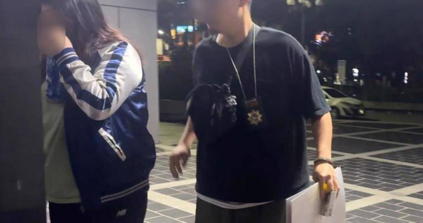 於豐原一家五口詐騙案中扮演關鍵角色的團購主「李團長」（左），檢方裁定15萬元交保並限制出境。（圖／中時新聞網潘虹恩攝）