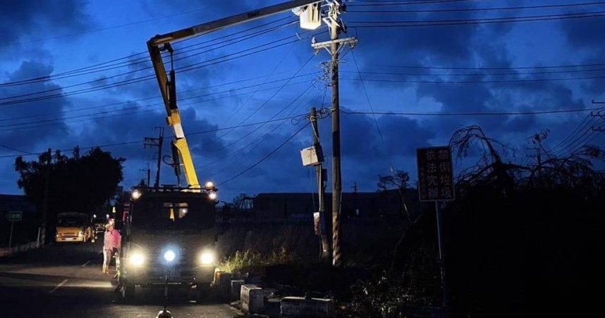 台電如火如荼搶修電力，目前全市剩不到600戶停電，台電預告全面復電不是今晚就是明天。（圖／台電提供）