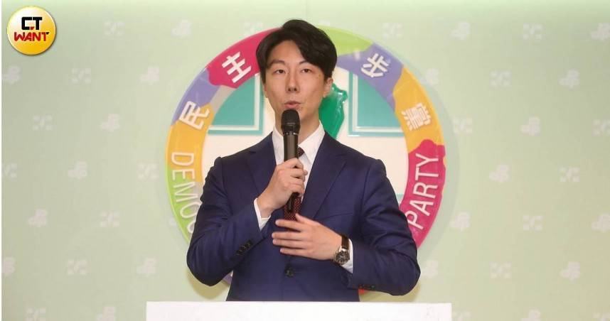 民進黨發言人吳崢4日表示，民進黨看待事情基本態度跟世界各國一樣，譴責任何消費、運用納粹符號的行為。（圖／劉耿豪攝）