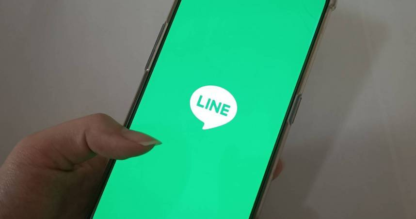 LINE照片未及時保存照片會無法儲存,網友見6字感到心痛。(示意圖/報系資料照)