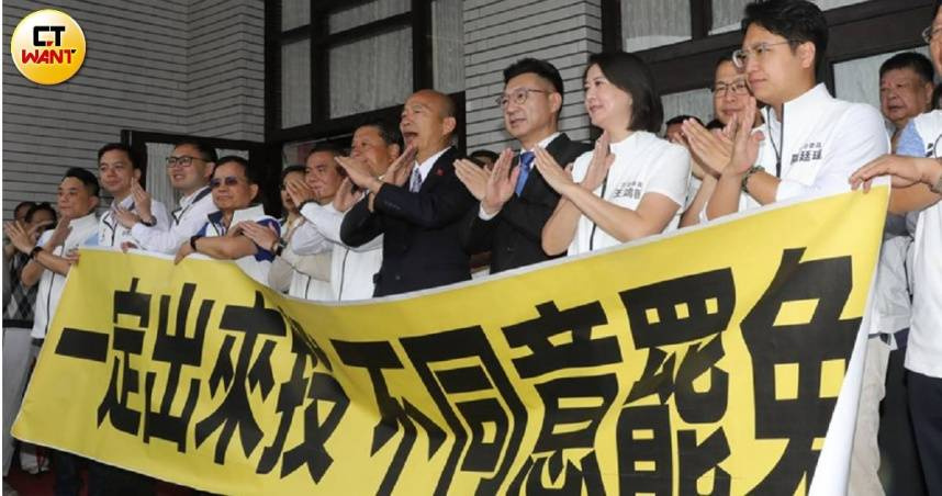 大罷免幾乎耗掉藍白委一整年的問政時間，但大罷免後再度開審114年總預算追加預算，在野立委的態度卻相對謹慎，讓外界有窮寇莫追之感（圖／周志龍攝）