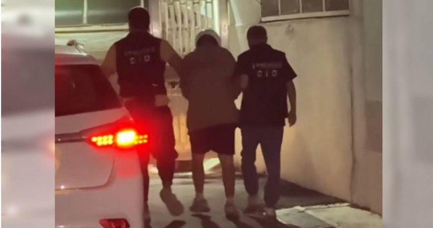 駱姓少年在犯案後，還向朋友及老大放話，稱自己要先去KTV唱歌後再投案，不料剛藏身在摩鐵就被警方循線找上門，被帶回清水警分局訊問。。（圖／翻攝畫面）