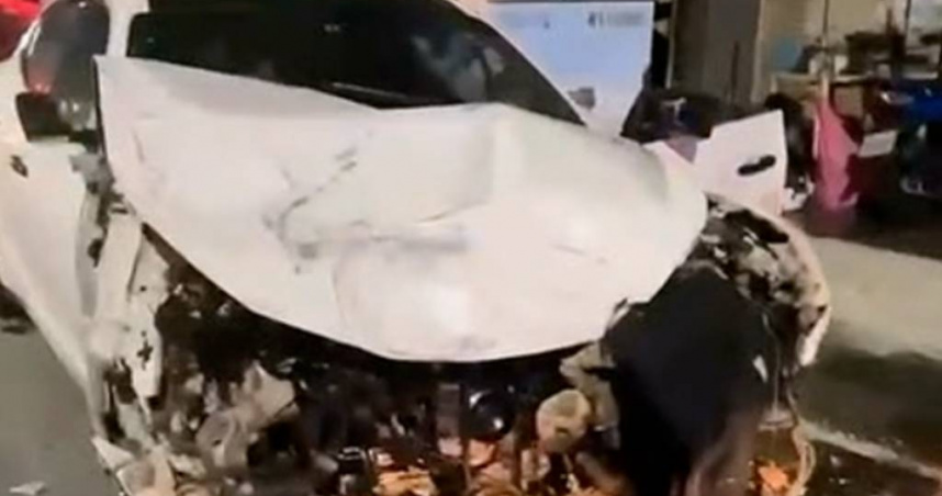 台南市南區永成路三段發生死亡車禍，瑪莎拉蒂轎車撞死女騎士後駕駛逃逸。（圖／翻攝記者爆料網）