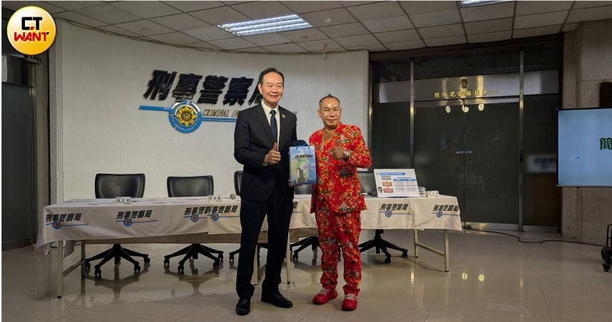 吊車大王胡漢龑10日出席刑事局防詐記者會。（圖／林冠吟攝）