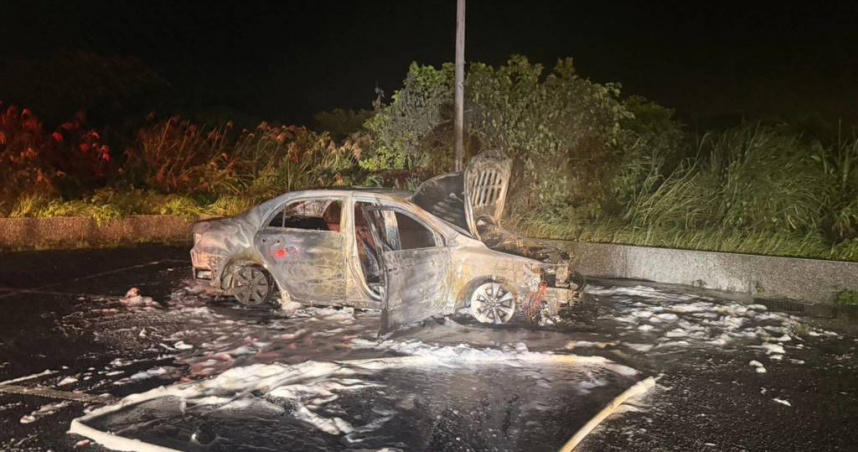 鄭男疑似試圖縱火輕生。（圖／翻攝畫面）