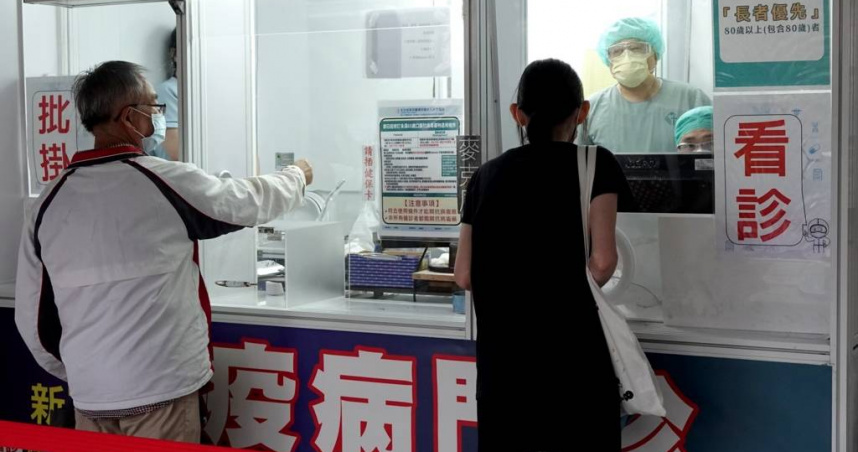 衛福部健保會今天（19）開會討論，根據健保署精算，安全準備金達2個月，高於法定的1個月水位，因此明年健保費率維持現行5.17％，不會漲保費。（圖／報系資料照）