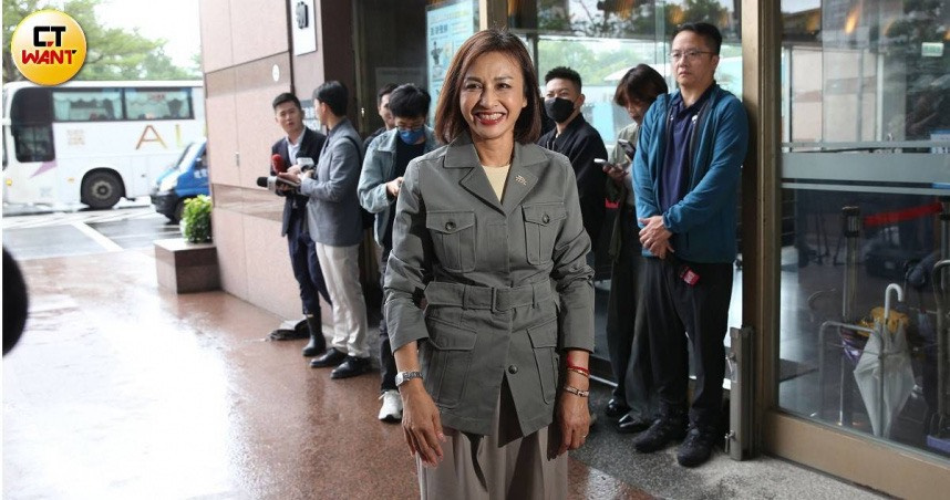 邱議瑩表示，比賽已經結束，「各式各樣的陰謀論都不需要」，也喊話請大家持續支持民進黨，支持賴瑞隆。（圖／周志龍攝）