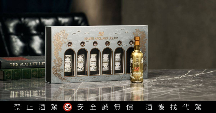 「58白金龍袖珍時光寶盒」復刻歷代五款經典白金龍，以及「鍍金特仕版」袖珍瓶， 打造新春送禮氣派首選，1月26日起限量上市。（圖片提供／黑松）