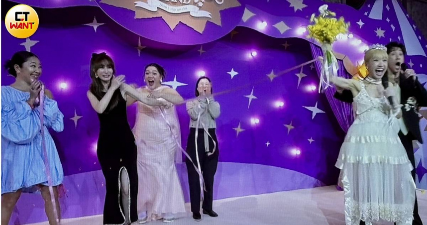 Lulu、陳漢典婚禮，最終由曾莞婷幸運抽得這束象徵幸福的捧花。（圖／常朝貴攝）