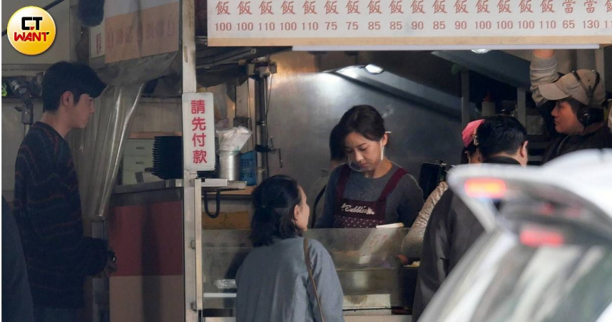 便當女郎2／安心亞曾在劇中大賣「火車便當」　王彩樺大素顏賣自助餐還胖5公斤