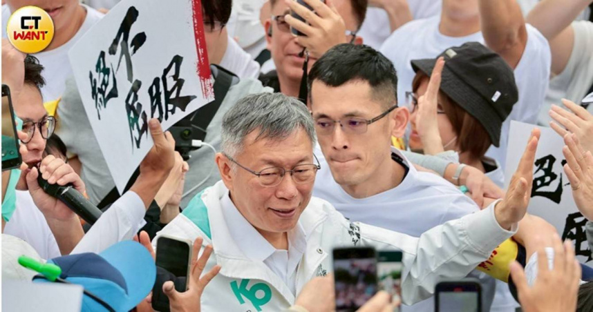 民眾黨創黨主席柯文哲（圖）17日掃街遇到辣椒水虛驚。（圖／黃耀徵攝）