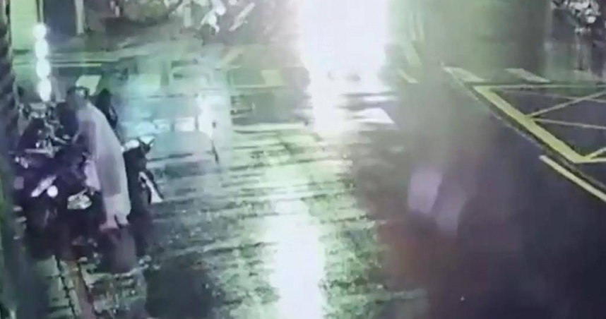 雨夜撬小吃店！工地男「偷車＋斷電」神操作　45萬現金一夜搬空