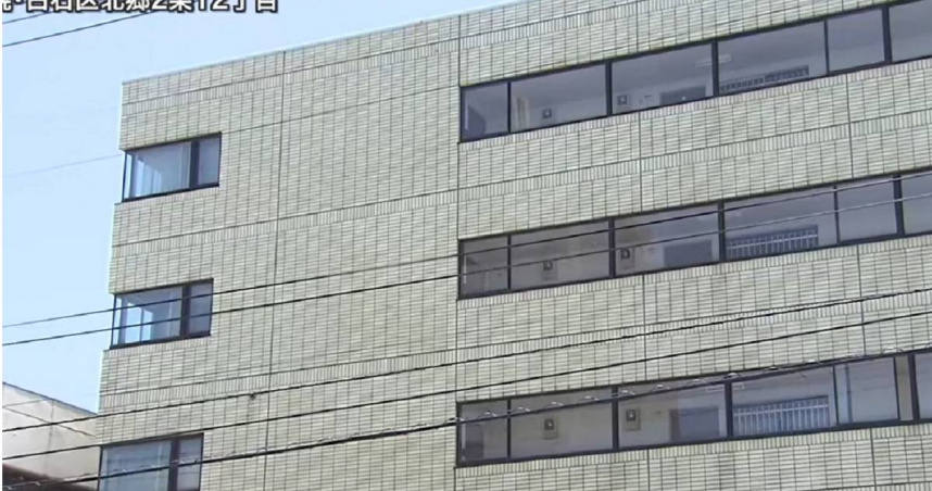日本北海道札幌一名60歲女子把已故父親遺體留置家中，伴屍一個星期左右，才主動向警方報案。（圖／翻攝自YouTube／北海道ニュースUHB）