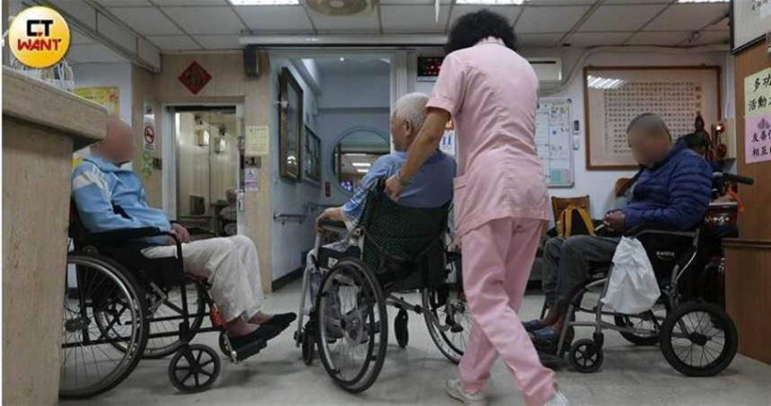 行政院估算，長者健保補助所需經費至民國138年恐增至628.6億元，憂加重世代負擔。（示意圖／趙世勳攝）