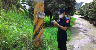 太平警分局為守護農民一年來的心血成果啟動「護荔專案」，由轄內比鄰山區之派出所及守望相助隊共同聯防巡邏，透過勤務作為讓果農們安心。