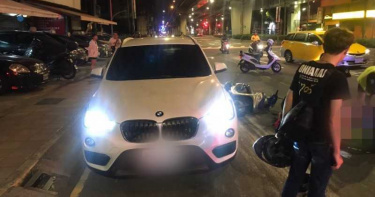 為閃臨停寶馬摔車 騎士慘遭追撞命危