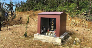 直升機墜毀處立神武英靈紀念碑 路過山友哀悼:願英靈長昭
