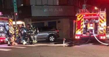 萬華民宅電冰箱深夜突爆炸 火煙竄出整條街警鈴大作