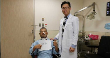 男子菸酒檳榔不離身 舌潰爛2年導致口腔癌病變