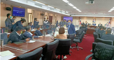 立法院交通委員會舉手表決台鐵公司條例。（圖／中國時報記者簡立欣攝）