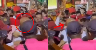 大甲媽祖回鑾之際,突然有位男子竟擋在鑾轎前鬧事,阻擋隊伍前進。(圖/翻設記者爆料網)