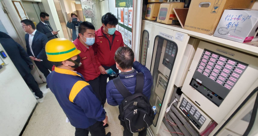 因應台中新光三越爆炸事件，北市消防局也啟動百貨公司專案檢查。（圖／翻攝畫面）